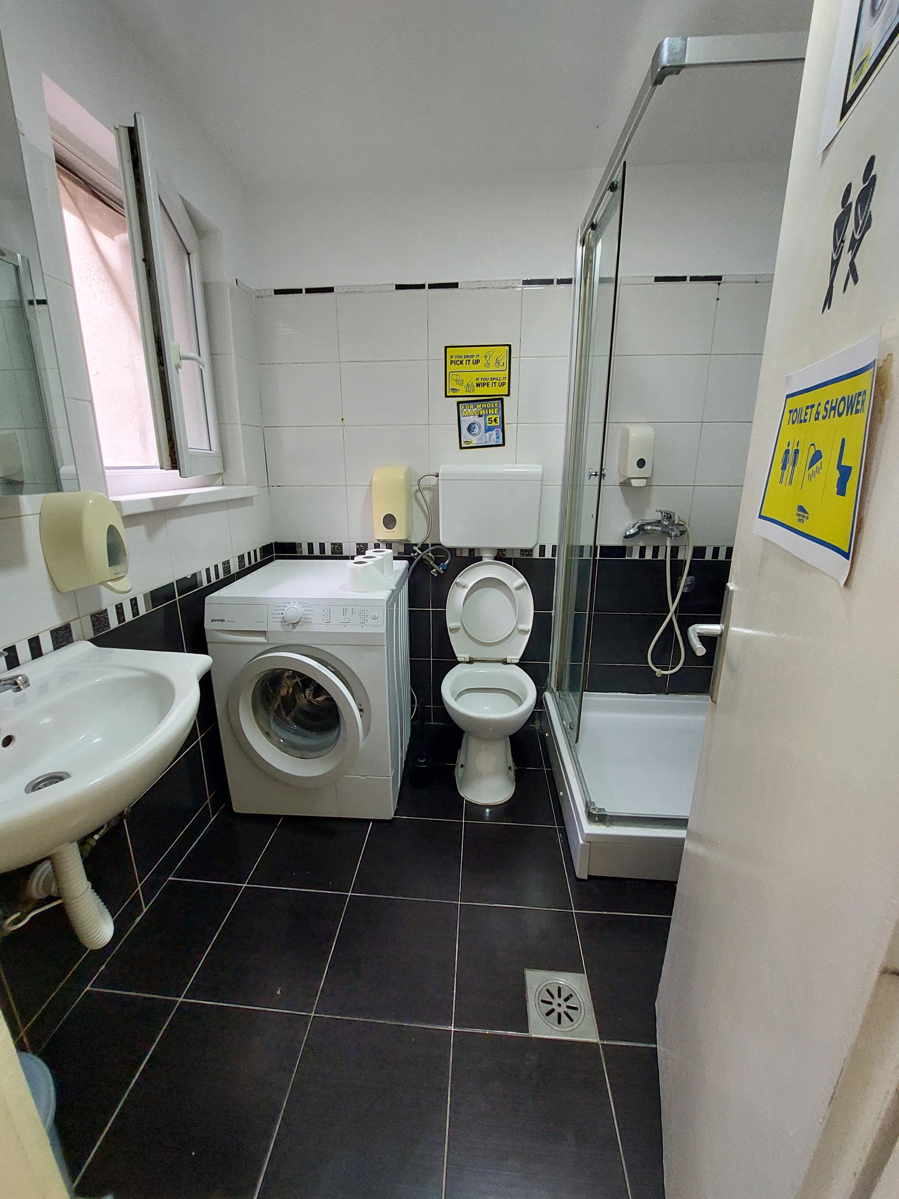 Clean shared detail at Hostel Downtown Inn